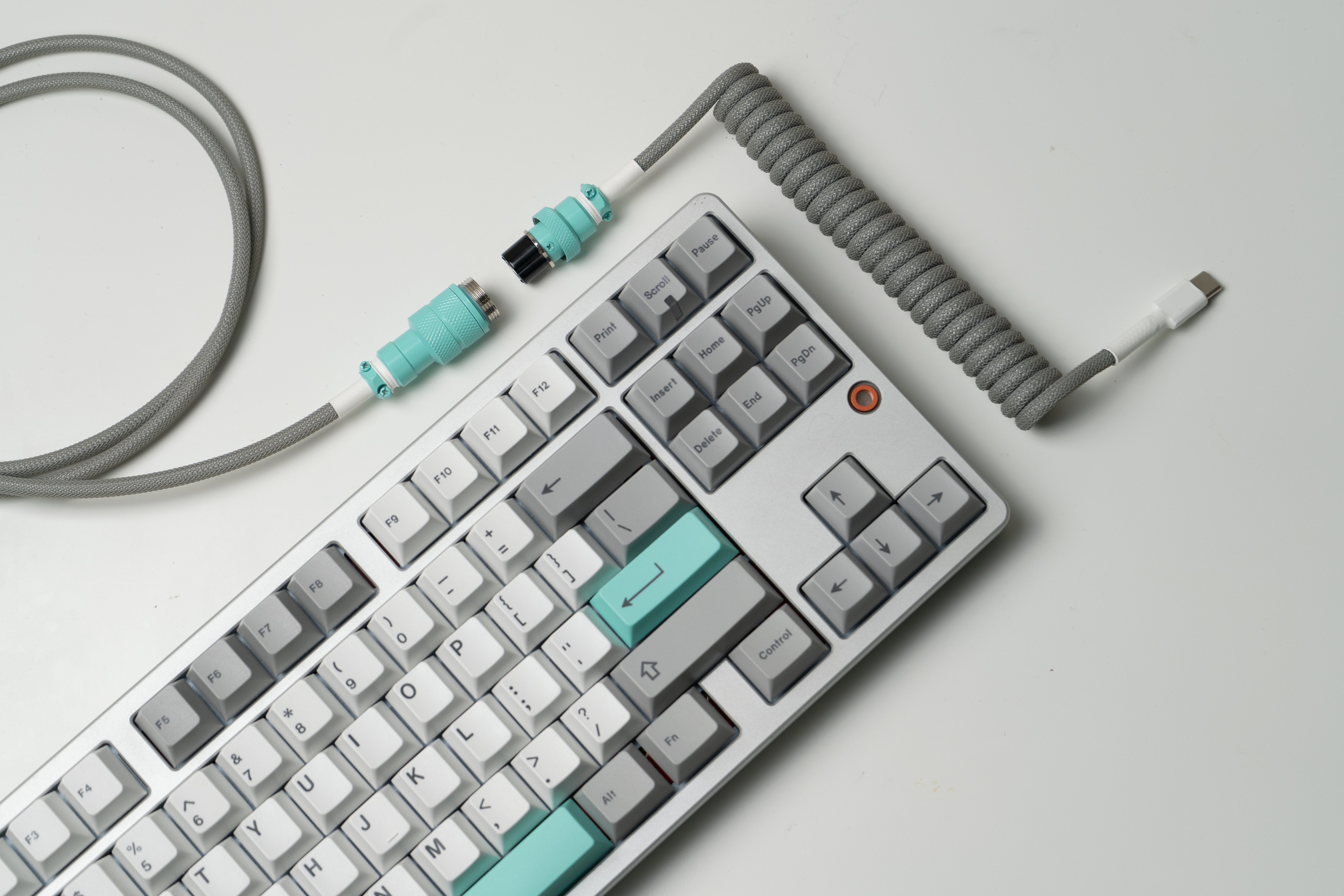 Modern Dolch Light Cable